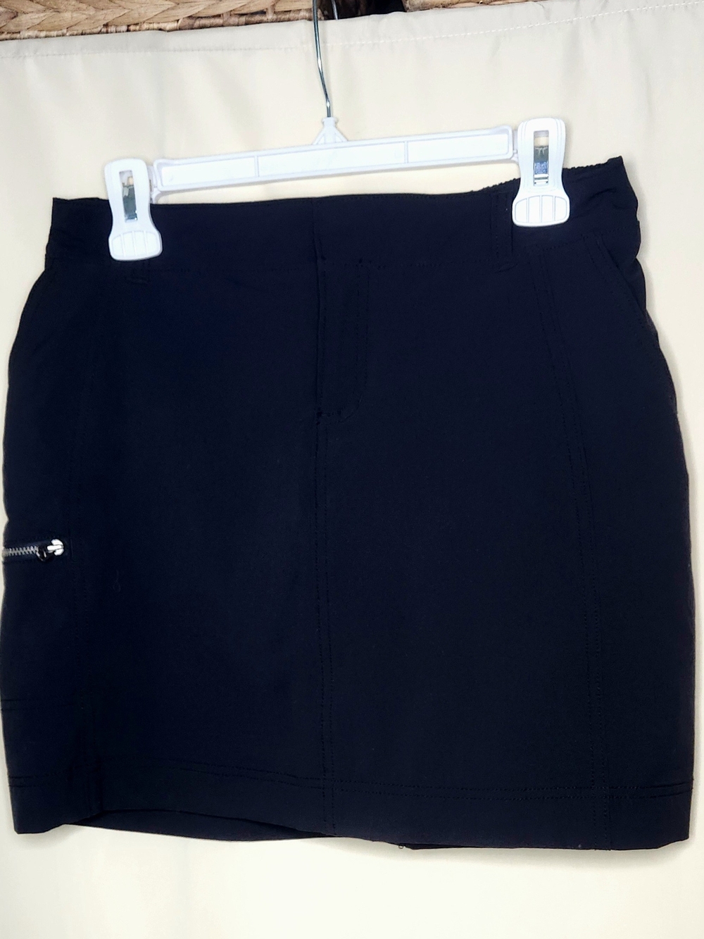 Athleta Skirt With Attached Shorts. Size 6. Waist 15.5 Length 16"  Exc Cond